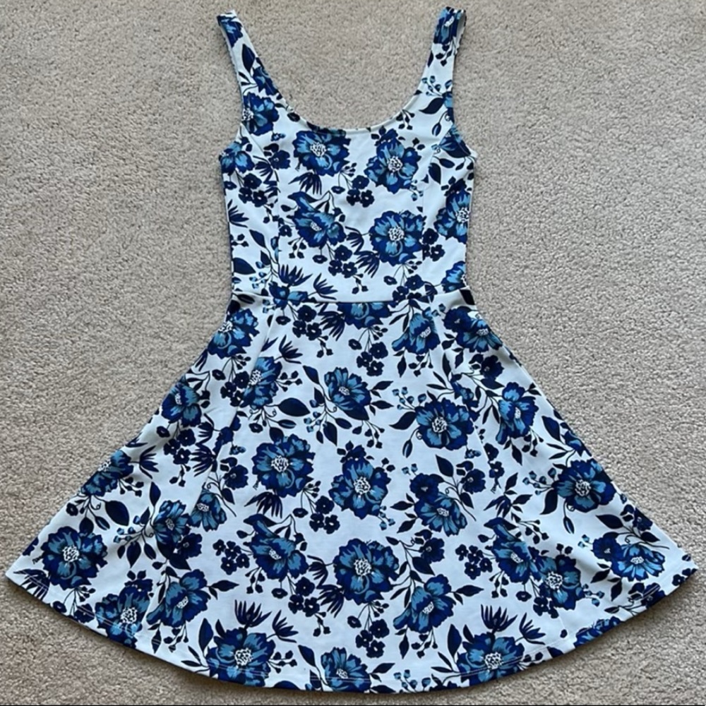 H&M Scoop Front/Back Flower Dress